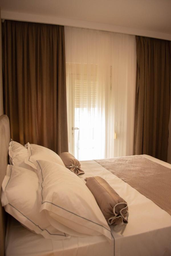 Wave Beachfront Apartments ดูร์เรส ภายนอก รูปภาพ