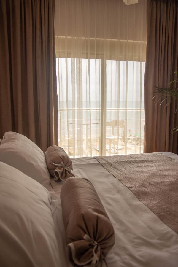 Wave Beachfront Apartments ดูร์เรส ภายนอก รูปภาพ