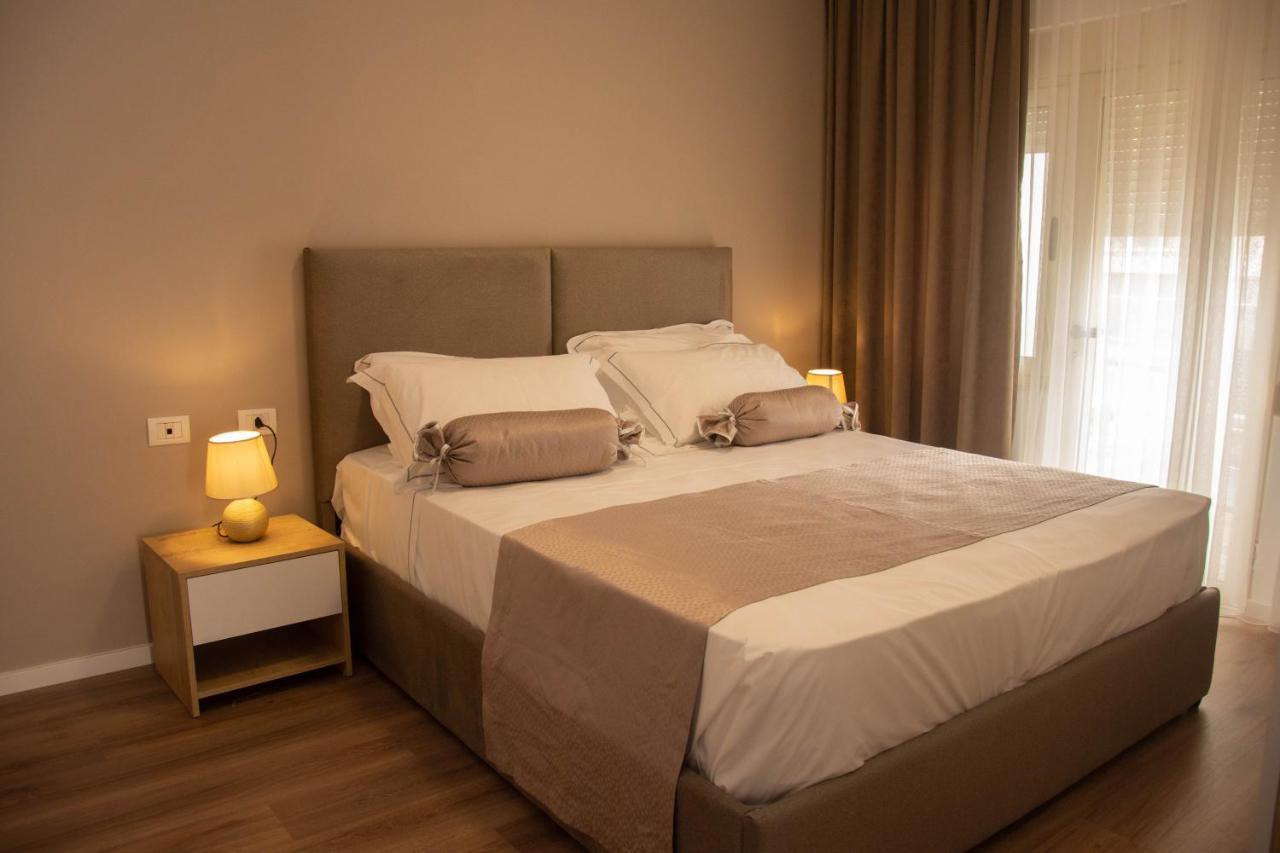 Wave Beachfront Apartments ดูร์เรส ภายนอก รูปภาพ