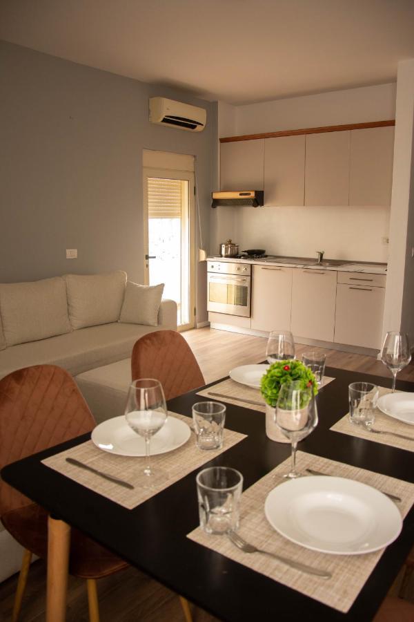 Wave Beachfront Apartments ดูร์เรส ภายนอก รูปภาพ
