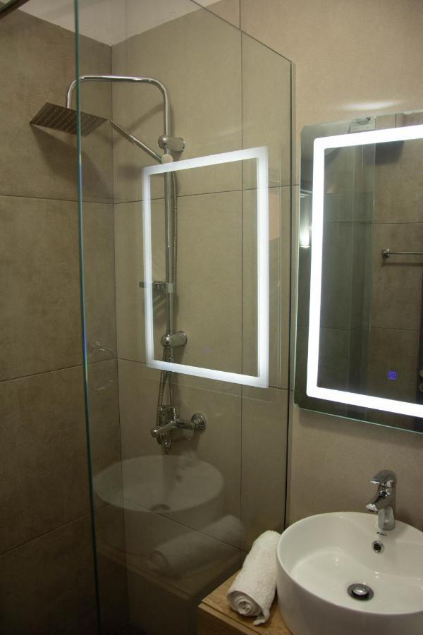 Wave Beachfront Apartments ดูร์เรส ภายนอก รูปภาพ