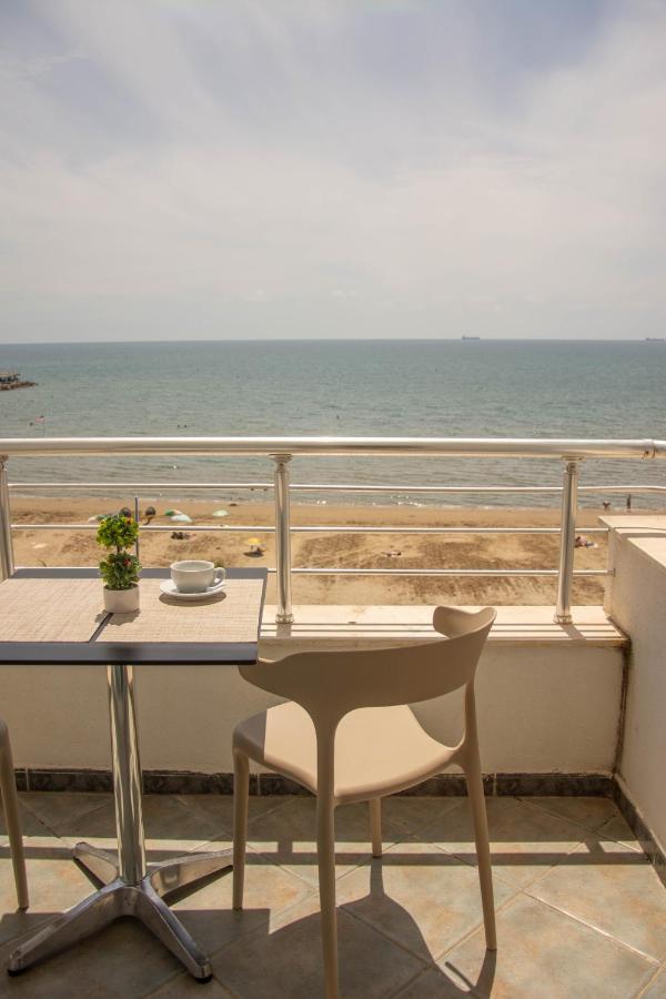 Wave Beachfront Apartments ดูร์เรส ภายนอก รูปภาพ