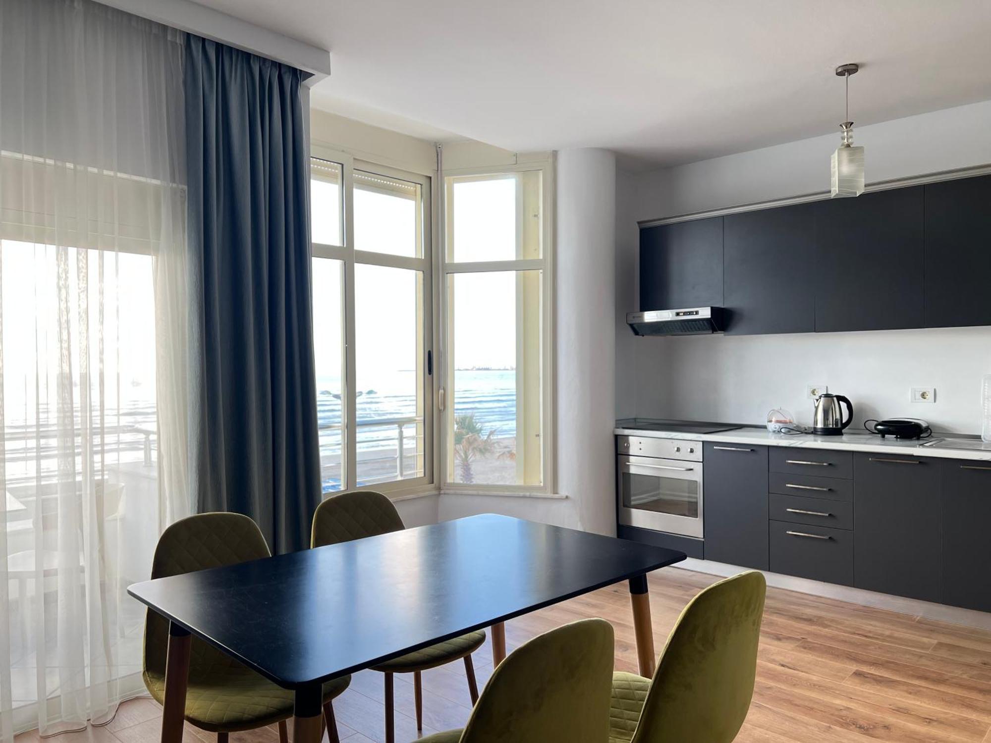 Wave Beachfront Apartments ดูร์เรส ภายนอก รูปภาพ