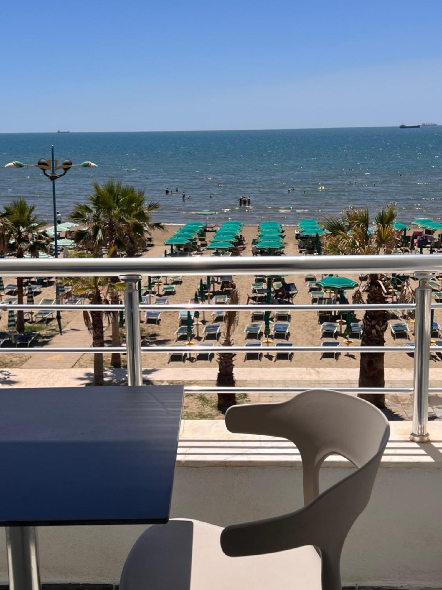 Wave Beachfront Apartments ดูร์เรส ภายนอก รูปภาพ